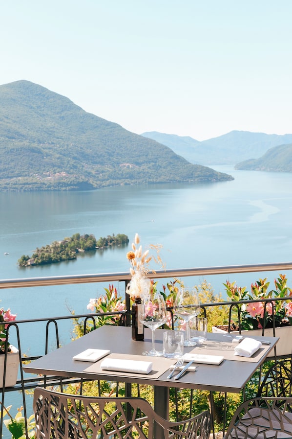 Breakfast, lunch, dinner served; ocean views - Boutique Hotel Elisabetta (Ronco sopra Ascona)