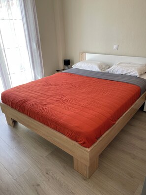 2 dormitorios, tabla de planchar con plancha, wifi y ropa de cama