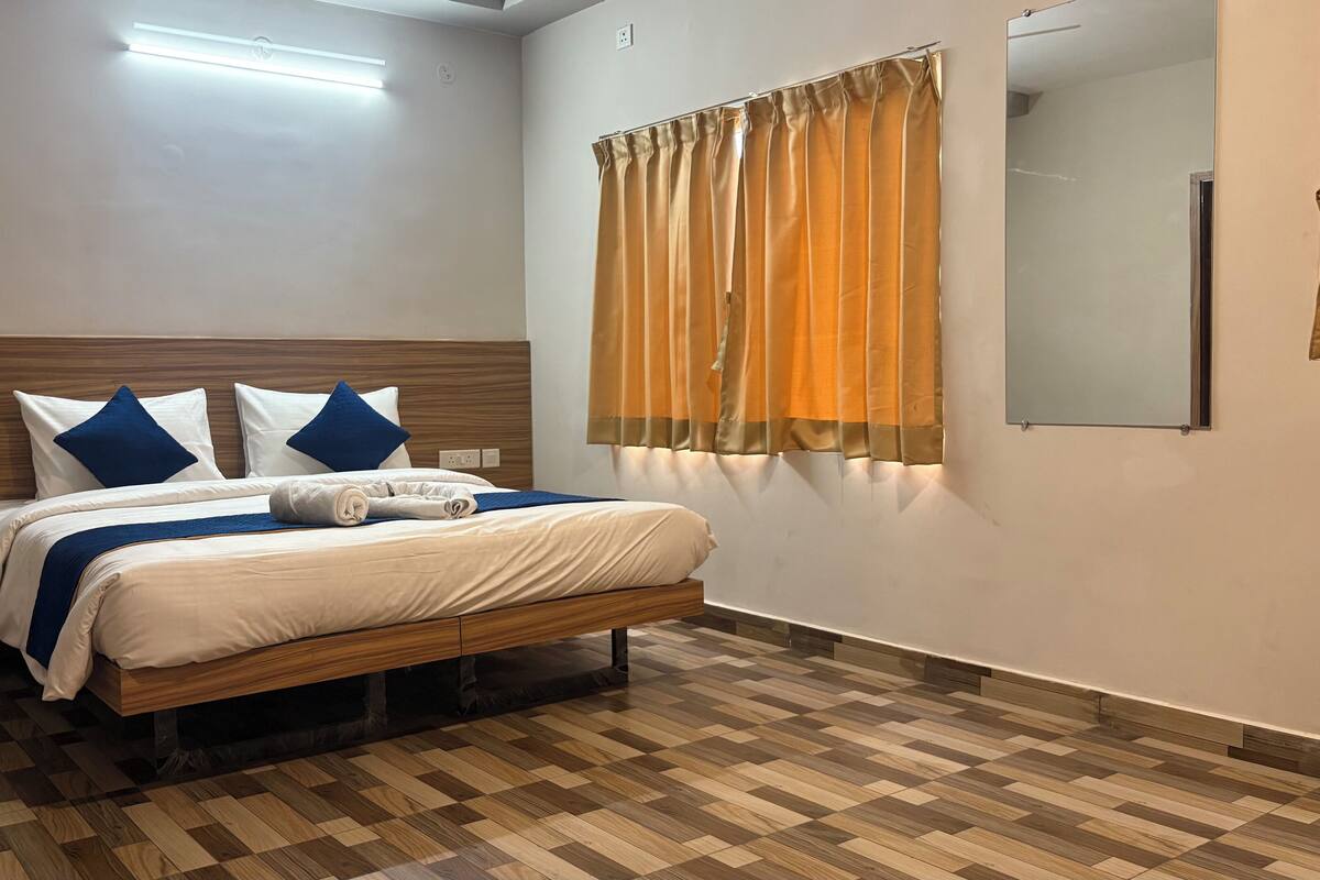 Premium Room | 1 bedroom, desk, bed sheets