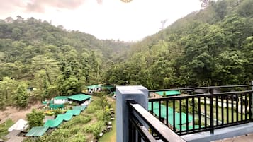 Vista frontal de la propiedad