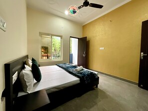 Desk, laptop workspace, free WiFi - Rudram Aura x One Light Stays (Narendranagar)