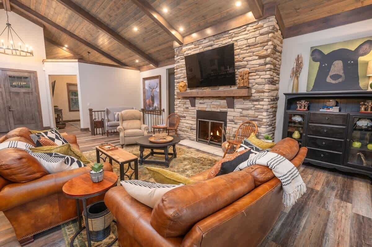 Smart TV, fireplace