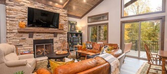 Lodge at Hilton's Hideaway | Private Hot Tub