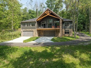 Exterior - Lodge at Hilton's Hideaway | Hot Tub, 4BR + 3.5BA (Dover)