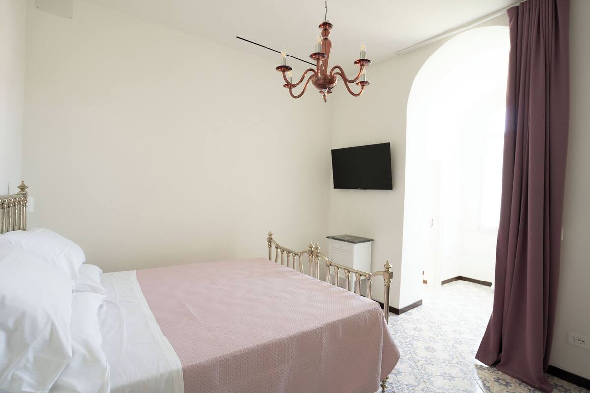 Premium Room | In-room safe, blackout drapes, WiFi (free), individually furnished