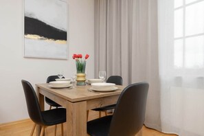 Dining - Spacious Apartment | 2 Bedrooms, Near Pola Mokotowskie (Warszawa)