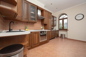 Fridge, microwave, oven, stovetop - Filtrowa 65 | Traditional Apartment | WiFi (Warszawa)