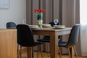 Dining - Filtrowa 65 | Traditional Apartment | WiFi (Warszawa)