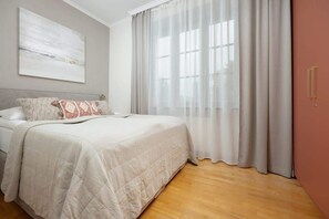 2 bedrooms, iron/ironing board, WiFi, bed sheets - Spacious Apartment | 2 Bedrooms, Near Pola Mokotowskie (Warszawa)