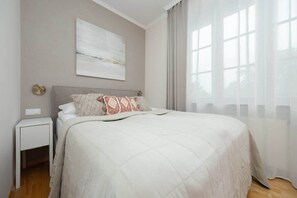 2 bedrooms, iron/ironing board, WiFi, bed sheets