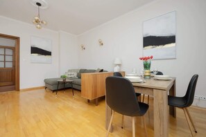 Interior - Spacious Apartment | 2 Bedrooms, Near Pola Mokotowskie (Warszawa)