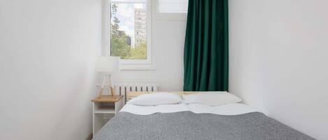 2 bedrooms, desk, iron/ironing board, WiFi