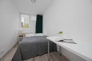 2 bedrooms, desk, iron/ironing board, WiFi