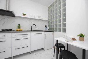 Fridge, oven, stovetop, toaster