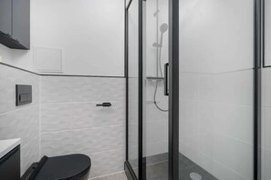 Shower, hair dryer, towels, shampoo