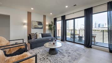 Smart TV, fireplace, ping pong