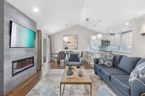 Smart TV, offices - 6 Seat Golf Cart ~ Oversized Deck Large backyard (Miramar Beach)