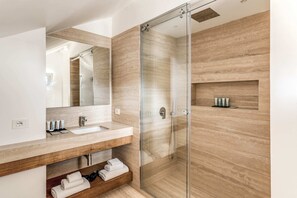 Dusche, Haartrockner, Handtücher
