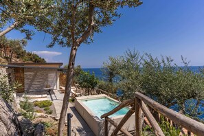 Property grounds - Villa Neranite: Nerano Bay Views by Feeling Italy (Città Metropolitana di Napoli)