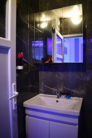 Familienzimmer, Gartenblick | Badezimmer