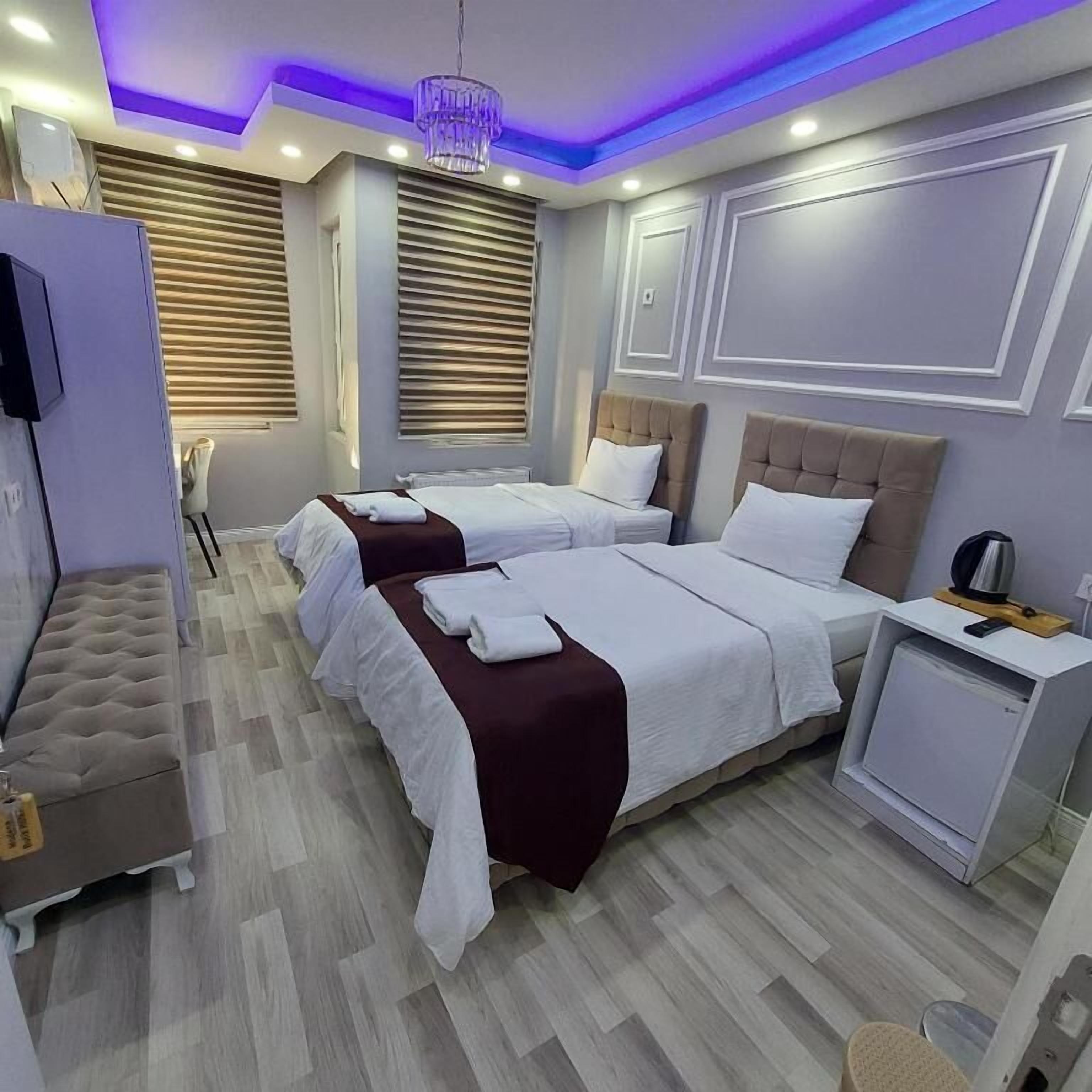 Standard-Zweibettzimmer, Stadtblick | Schreibtisch, laptopgeeigneter Arbeitsplatz, kostenloses WLAN