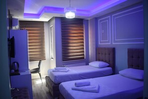 Kamar Twin Standar, pemandangan kota | Meja kerja, ruang kerja ramah laptop, Wi-Fi gratis, dan seprai linen