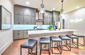 Fridge, microwave, oven, stovetop - Huge Lux Home! 17 beds! Insta! Baller Game Room! (Nashville)