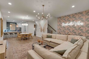 Televisión y oficina 