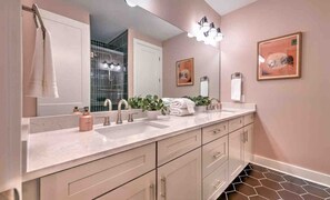 Regadera y secadora de cabello 