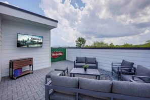 Property grounds - Wallen World-Lux Home w/14 Beds! Game Room/Rooftop (Nashville)