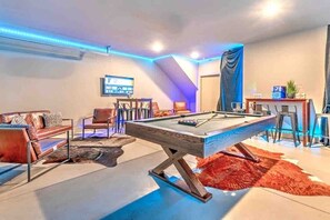 Games room - Wallen World-Lux Home w/14 Beds! Game Room/Rooftop (Nashville)