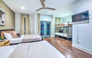 4 habitaciones, tabla de planchar con plancha, wifi y ropa de cama 