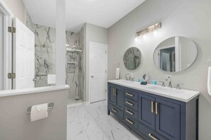 Shower, hair dryer - Lux 5 Bed/Bath! Priv Pool! Sleeps 16! Golf Cart! (Gulf Shores)