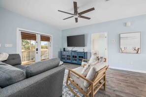 TV, offices - Lux 5 Bed/Bath! Priv Pool! Sleeps 16! Golf Cart! (Gulf Shores)