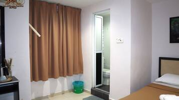 Bureau, chambres insonorisées, fer et planche à repasser, Wi-Fi gratuit