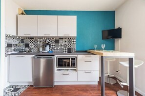 Microwave, coffee/tea maker, toaster