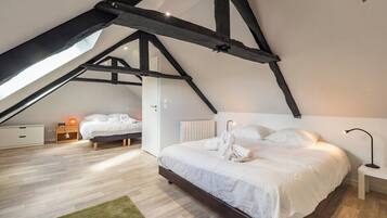 6 bedrooms, WiFi, bed sheets