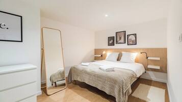 6 bedrooms, WiFi, bed sheets