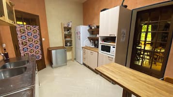 Frigorífic, microones, forn i placa de cuina
