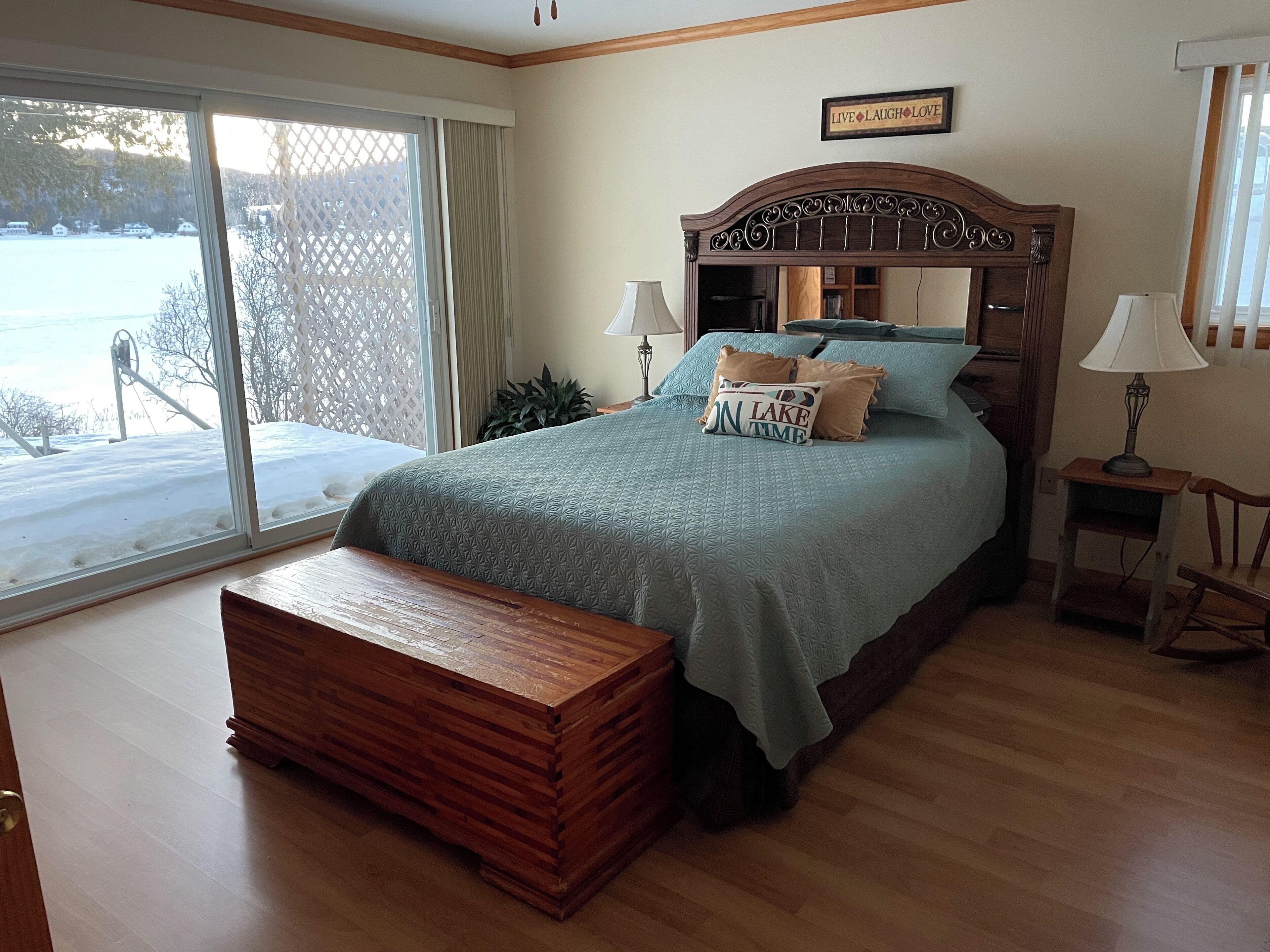 4 habitaciones, tabla de planchar con plancha, wifi y ropa de cama 