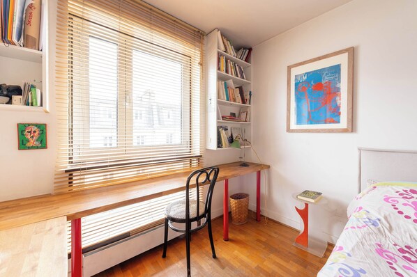 1 bedroom, iron/ironing board, internet, bed sheets