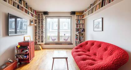 Light Filled 1 BDR Flat w Patio near Sacre Coeur