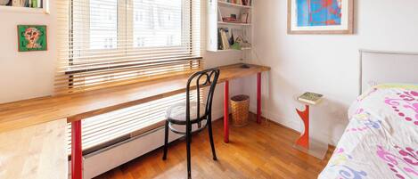 1 soverom, strykejern/-brett, internettilgang og sengetøy