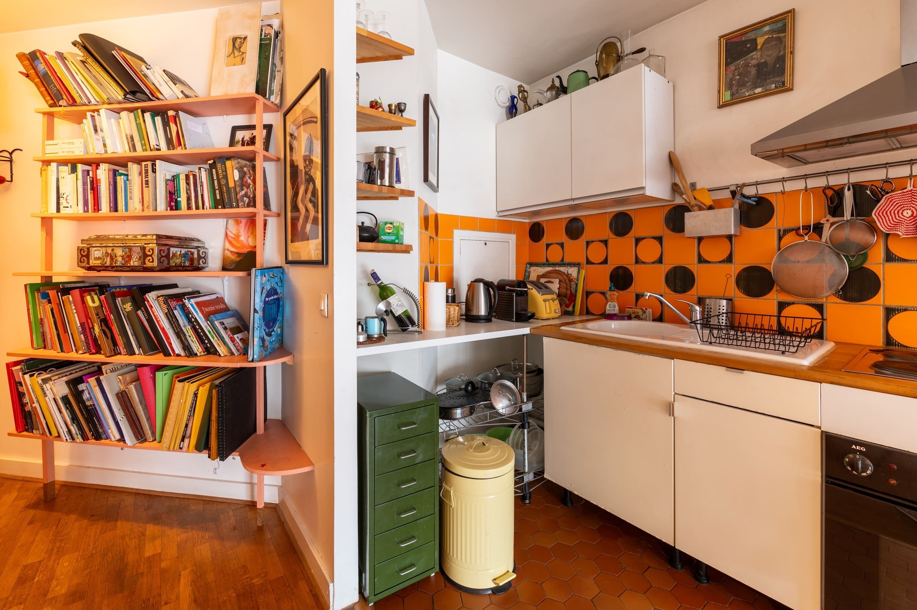 Réfrigérateur, four, plaque de cuisson, cafetière/bouilloire