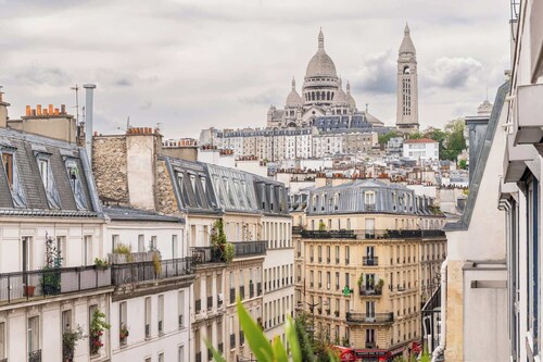 Sunny 1 BR APT with Terrace by Sacre Coeur
