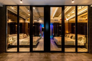 2 Schlafzimmer, Zimmersafe, Schreibtisch, Bügeleisen/Bügelbrett