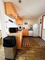 Frigobar, microondas, cafetera/tetera