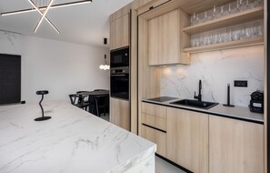 Fridge, microwave, oven, dishwasher