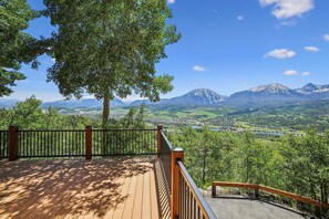Property grounds - Hamilton Creek Cabin: Silverthorne Cabin - Private Hot Tub - Great Views! (Silverthorne)