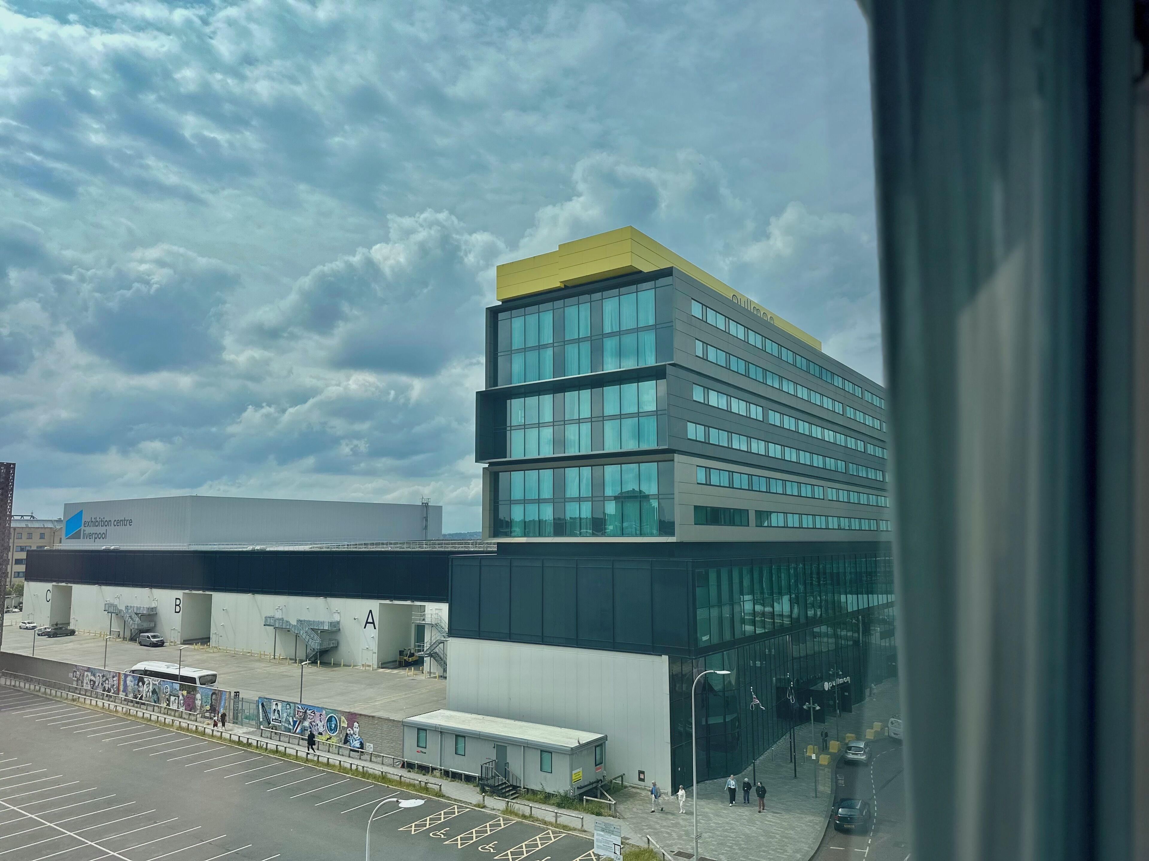 Desayuno buffet (GBP 18.95 por persona) 